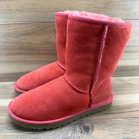 UGG Classic Short Red Suede Womens 7 Shearling Fur Lined - Picture 1 of 12